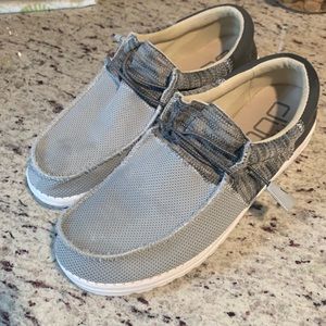 Men’s size 9 Hey Dude Wally shoes